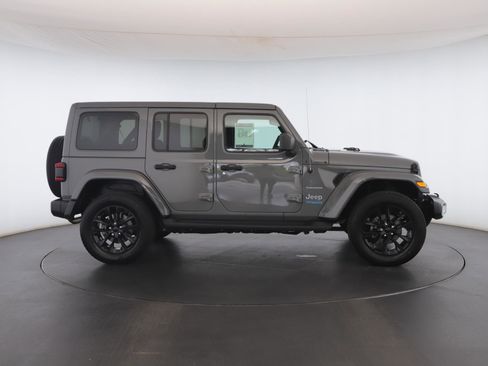 Used 2021 Jeep Wrangler Unlimited Sahara w/ Cold Weather Group AWD/4WD image 23