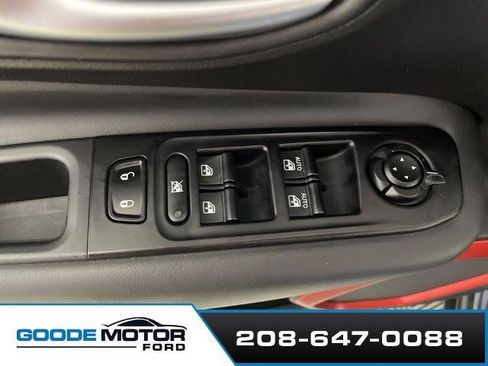 Used 2022 Jeep Renegade Trailhawk image 2