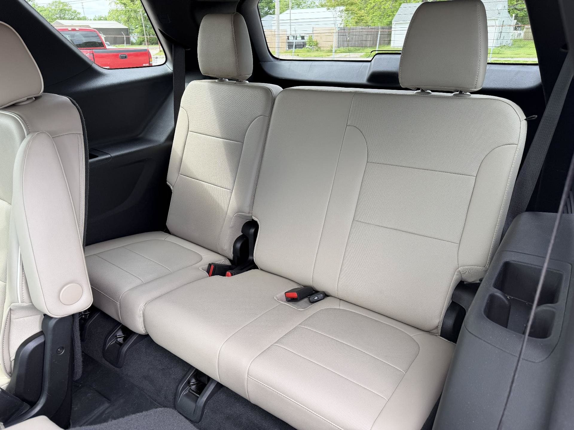 Used 2023 Chevrolet Traverse Premier FWD image 15
