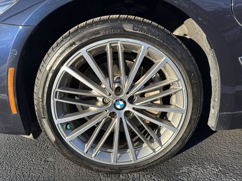 Used 2020 BMW 530e xDrive w/ Premium Package image 7