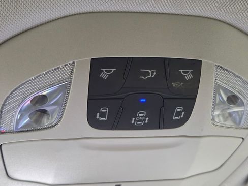 Certified 2024 Chrysler Pacifica Touring-L image 24