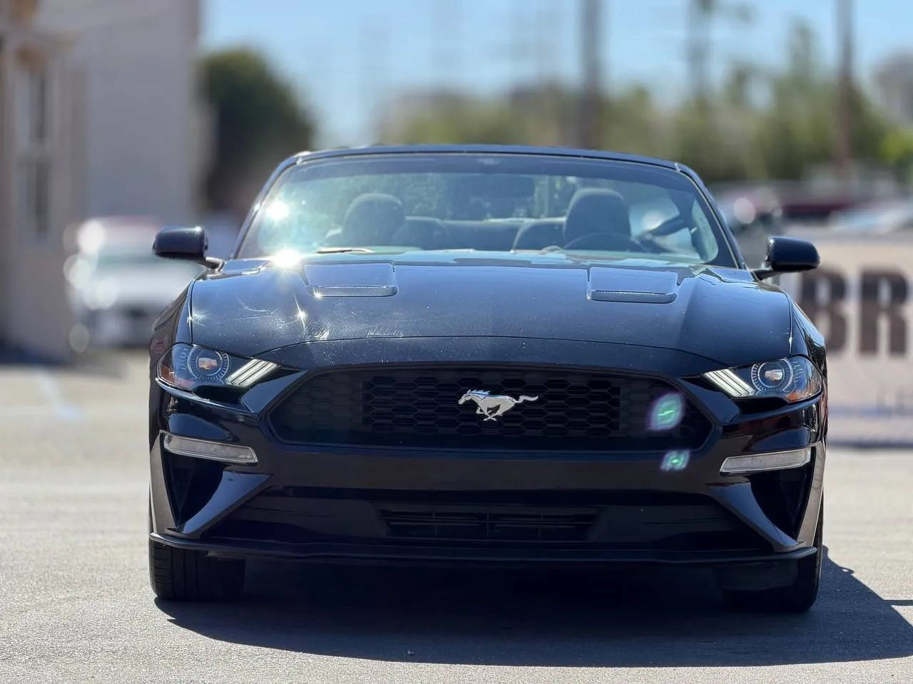 Used 2018 Ford Mustang Convertible RWD image 3