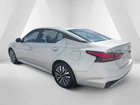 Used 2024 Nissan Altima 2.5 SV FWD image 5