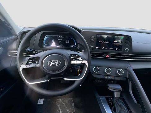 New 2026 Hyundai Elantra SE FWD image 21