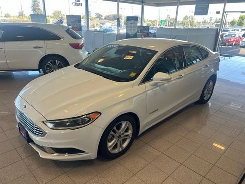 Used 2018 Ford Fusion SE w/ Equipment Group 602A FWD image 11