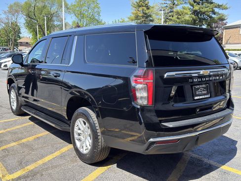 Used 2023 Chevrolet Suburban LT RWD image 6