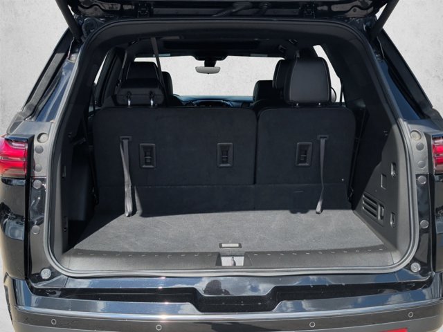 Certified 2024 Chevrolet Traverse Premier w/ Redline Edition FWD image 6