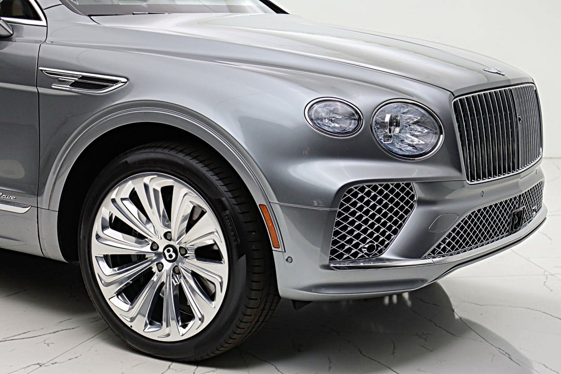 Used 2025 Bentley Bentayga AWD/4WD image 17