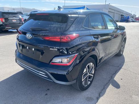 Used 2023 Hyundai Kona SE image 5