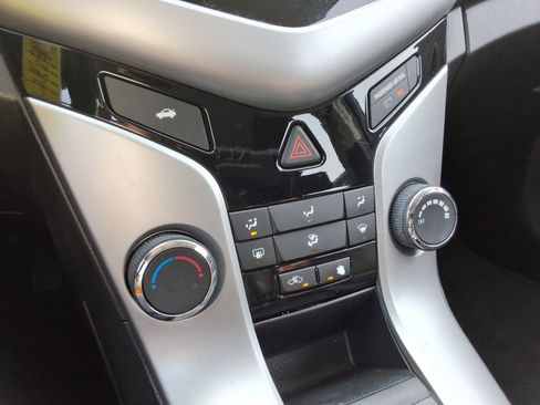 Used 2015 Chevrolet Cruze LT w/ Technology Package image 32