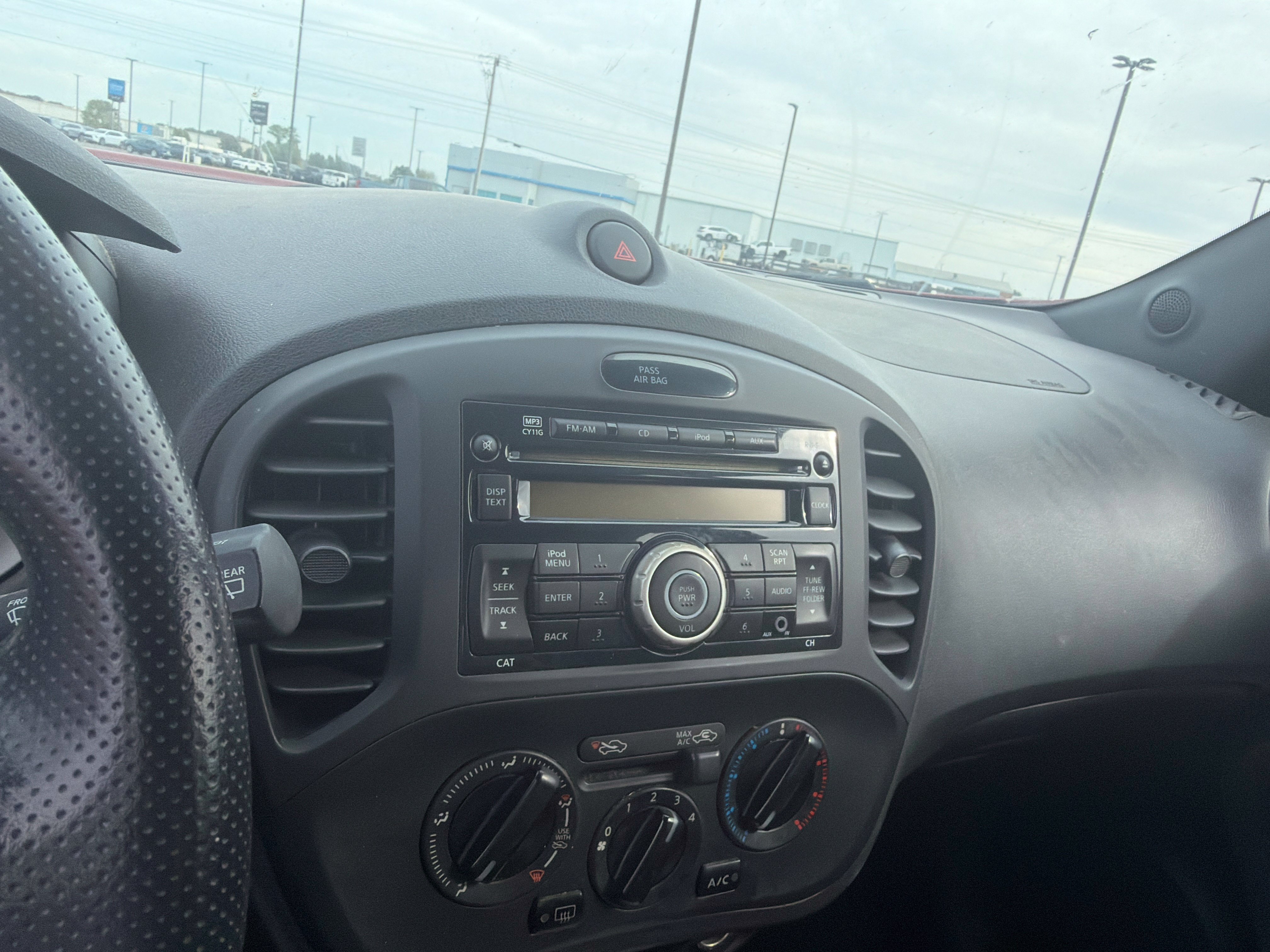 Used 2013 Nissan Juke S FWD image 12