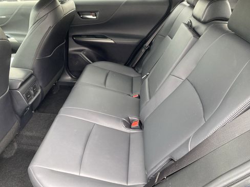 Used 2022 Toyota Venza XLE image 24