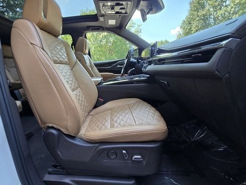 Used 2022 Cadillac Escalade ESV Premium Luxury w/ Performance Package image 33