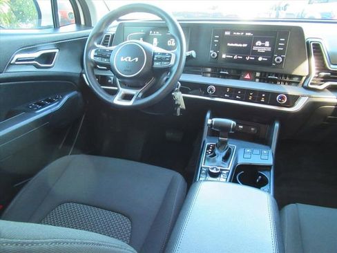 Used 2024 Kia Sportage LX AWD/4WD image 11