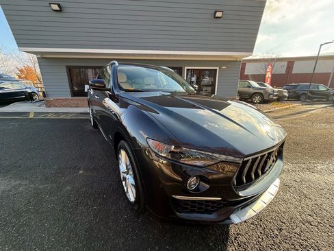 Used 2019 Maserati Levante GranLusso image 8