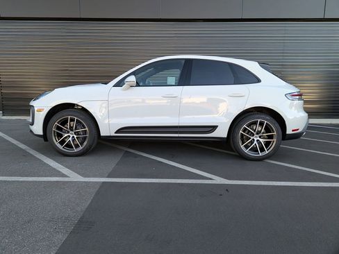 Certified 2025 Porsche Macan image 2
