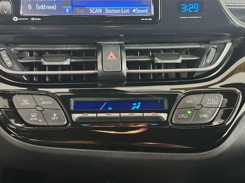 Used 2018 Toyota C-HR XLE image 21