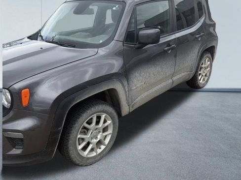 Used 2019 Jeep Renegade Latitude w/ Cold Weather Group AWD/4WD image 8
