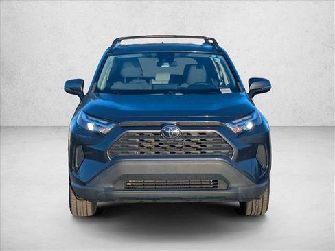 Used 2022 Toyota RAV4 XLE w/ Convenience Package FWD image 2
