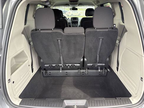 Used 2020 Dodge Grand Caravan SE FWD image 24