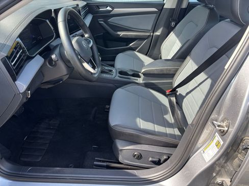 Used 2025 Volkswagen Jetta SE image 23