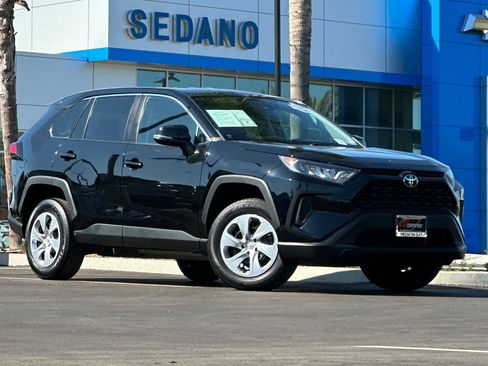 Used 2022 Toyota RAV4 LE image 2