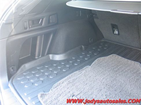 Used 2022 Subaru Outback Premium AWD/4WD image 27