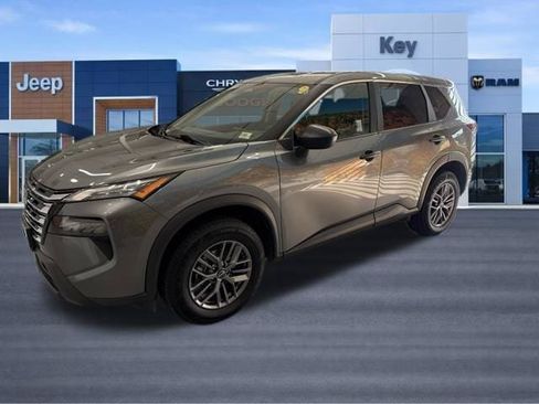 Used 2024 Nissan Rogue S AWD/4WD image 2
