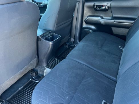 Used 2016 Toyota Tacoma TRD Off-Road image 13