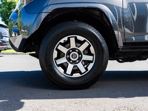 Used 2020 Toyota 4Runner TRD Off-Road Premium w/ Moonroof Package AWD/4WD image 7