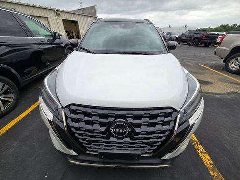 Used 2023 Nissan Kicks SR w/ SR Premium Package FWD image 12