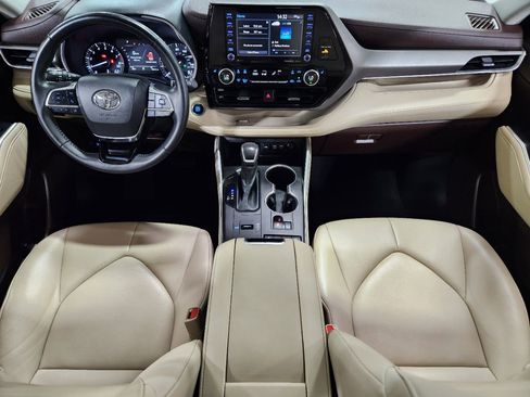 Used 2021 Toyota Highlander XLE FWD image 46