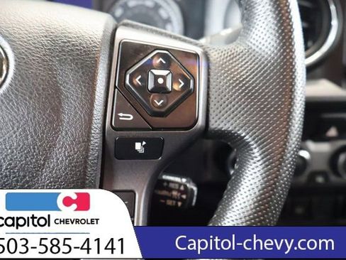 Used 2022 Toyota Tacoma TRD Off-Road image 19