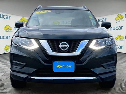 Used 2019 Nissan Rogue SV image 2