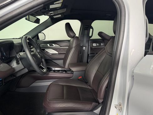 Used 2025 Ford Explorer Platinum w/ Ultimate Package AWD/4WD image 24