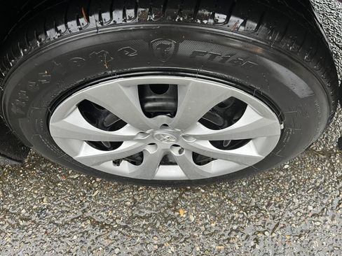 Used 2025 Toyota Corolla LE image 30