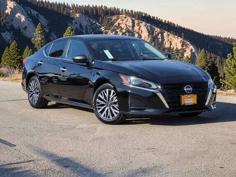 Used 2024 Nissan Altima 2.5 SV image 1