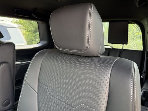 Used 2024 Lexus GX 550 w/ Accessory Package (31) AWD/4WD image 30