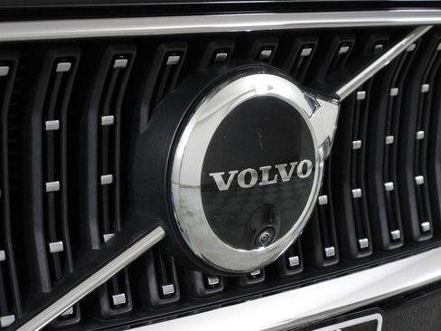 Certified 2025 Volvo V60 B5 Cross Country Plus image 27