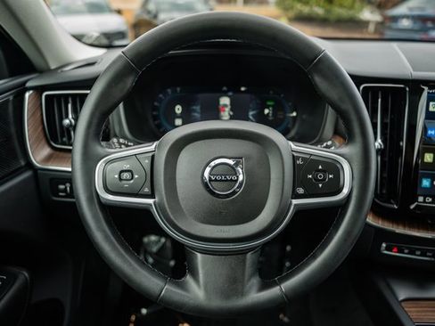 Certified 2022 Volvo XC60 T8 Inscription Expression w/ Advanced Package image 28