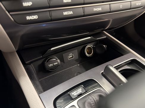 Used 2019 Genesis G80 3.8 RWD image 35