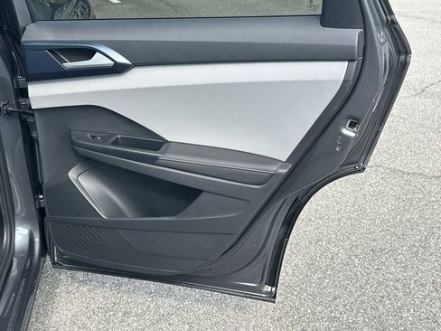 Used 2024 Volkswagen Taos SE image 16