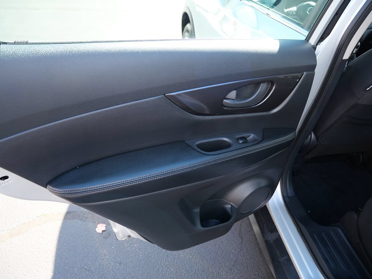 Used 2019 Nissan Rogue S AWD/4WD image 17