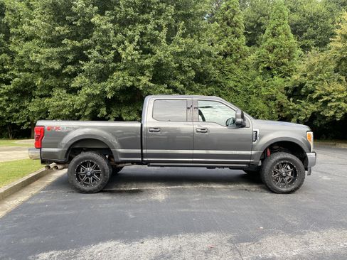 Used 2017 Ford F250 Lariat w/ Lariat Ultimate Package AWD/4WD image 8