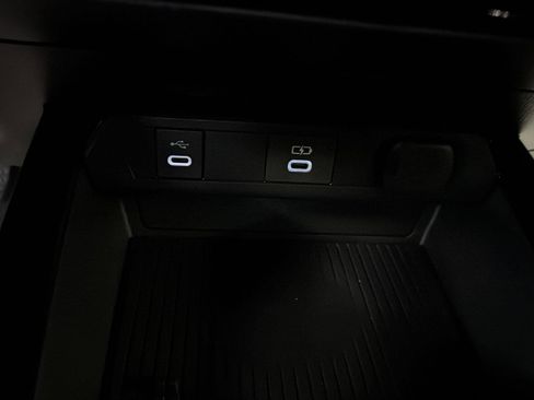 Used 2024 Toyota Prius XLE AWD/4WD image 15