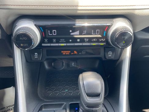 Used 2020 Toyota RAV4 XLE w/ Convenience Package FWD image 25