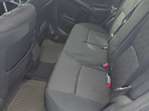 Used 2009 Pontiac Vibe w/ Preferred Package FWD image 4
