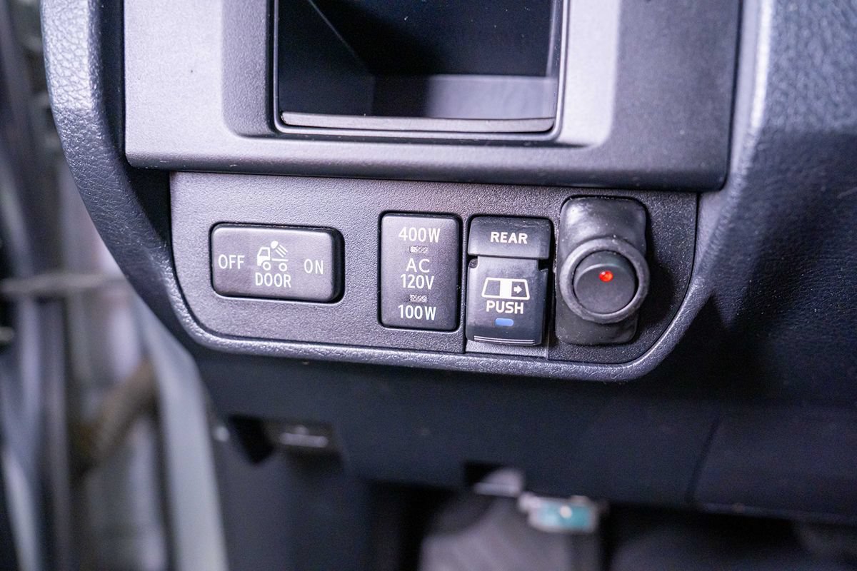 Used 2017 Toyota Tacoma TRD Sport w/ Tow Package AWD/4WD image 28