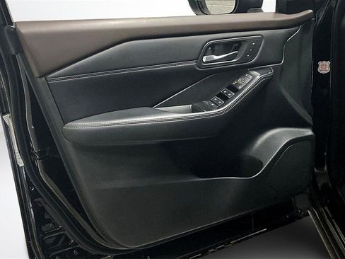 Used 2023 Nissan Rogue SL w/ SL Premium Package image 20