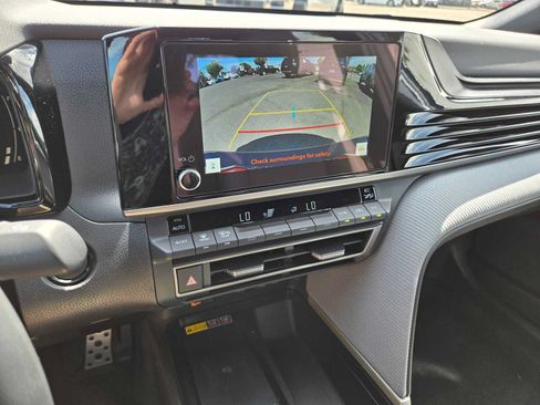 Used 2025 Toyota Camry SE AWD/4WD image 29